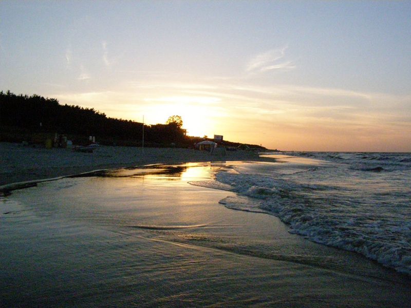 sunset-on-the-beach-in-yurata